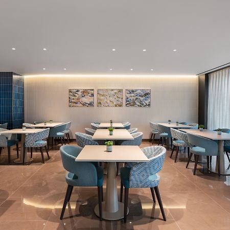 Eurostars Aliados Hotel Porto Ngoại thất bức ảnh The lounge at the airport