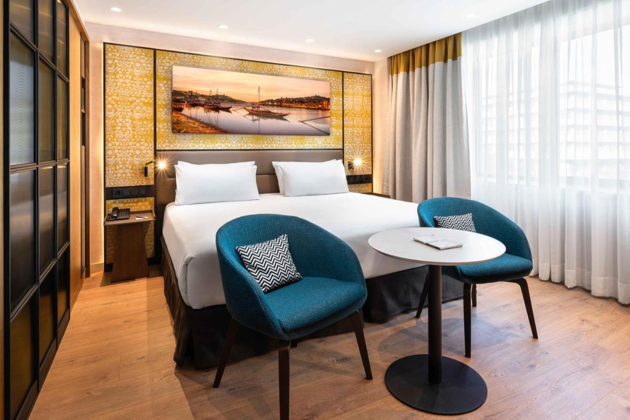 Eurostars Aliados Hotel Porto Ngoại thất bức ảnh A room at the hotel