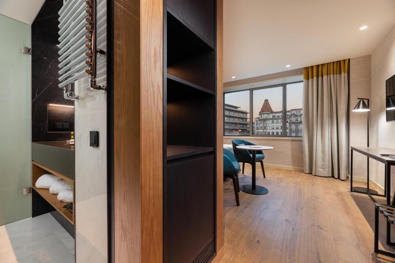 Eurostars Aliados Hotel Porto Ngoại thất bức ảnh A room at the hotel
