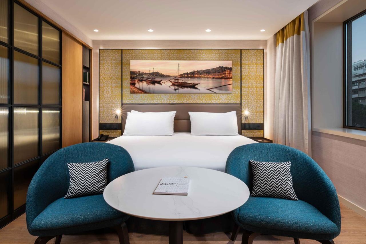 Eurostars Aliados Hotel Porto Ngoại thất bức ảnh A room at the hotel