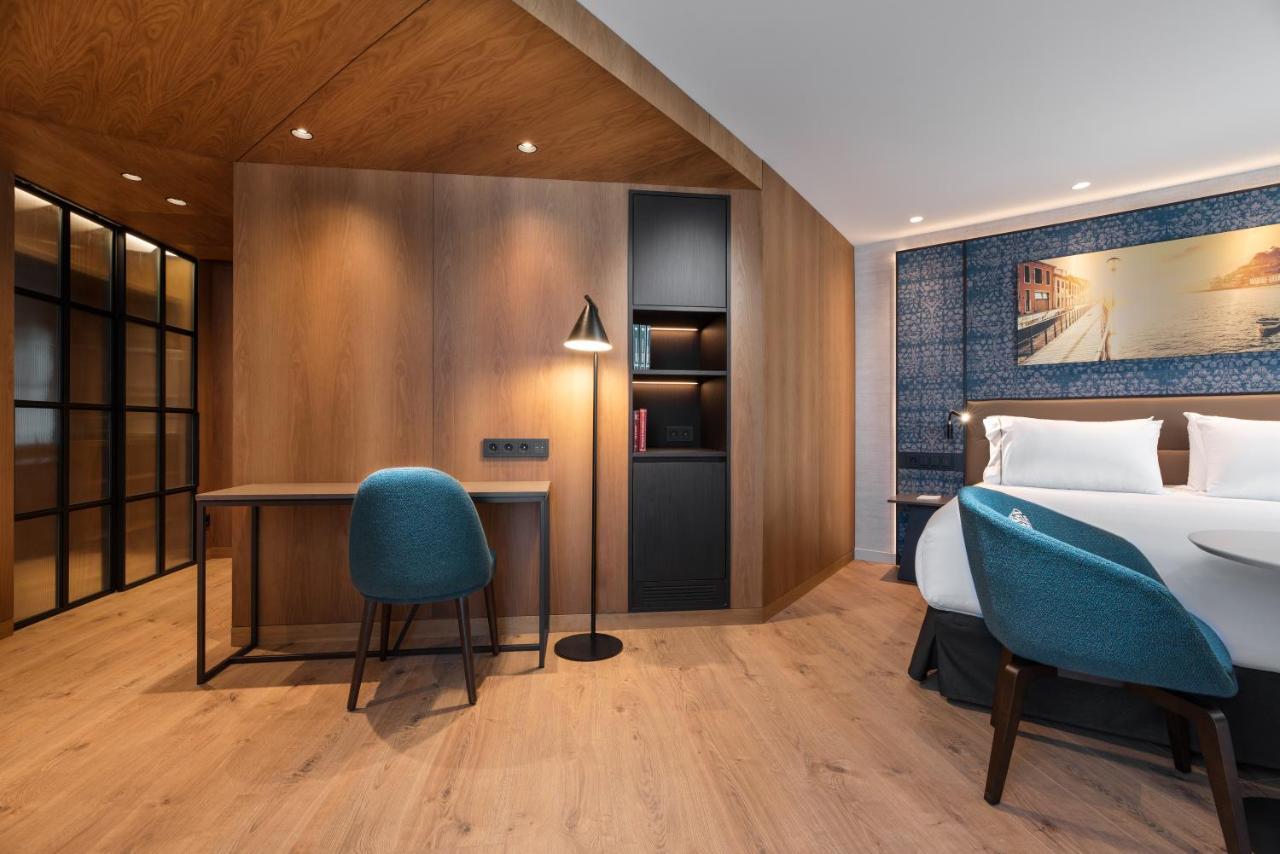 Eurostars Aliados Hotel Porto Ngoại thất bức ảnh A room at the hotel
