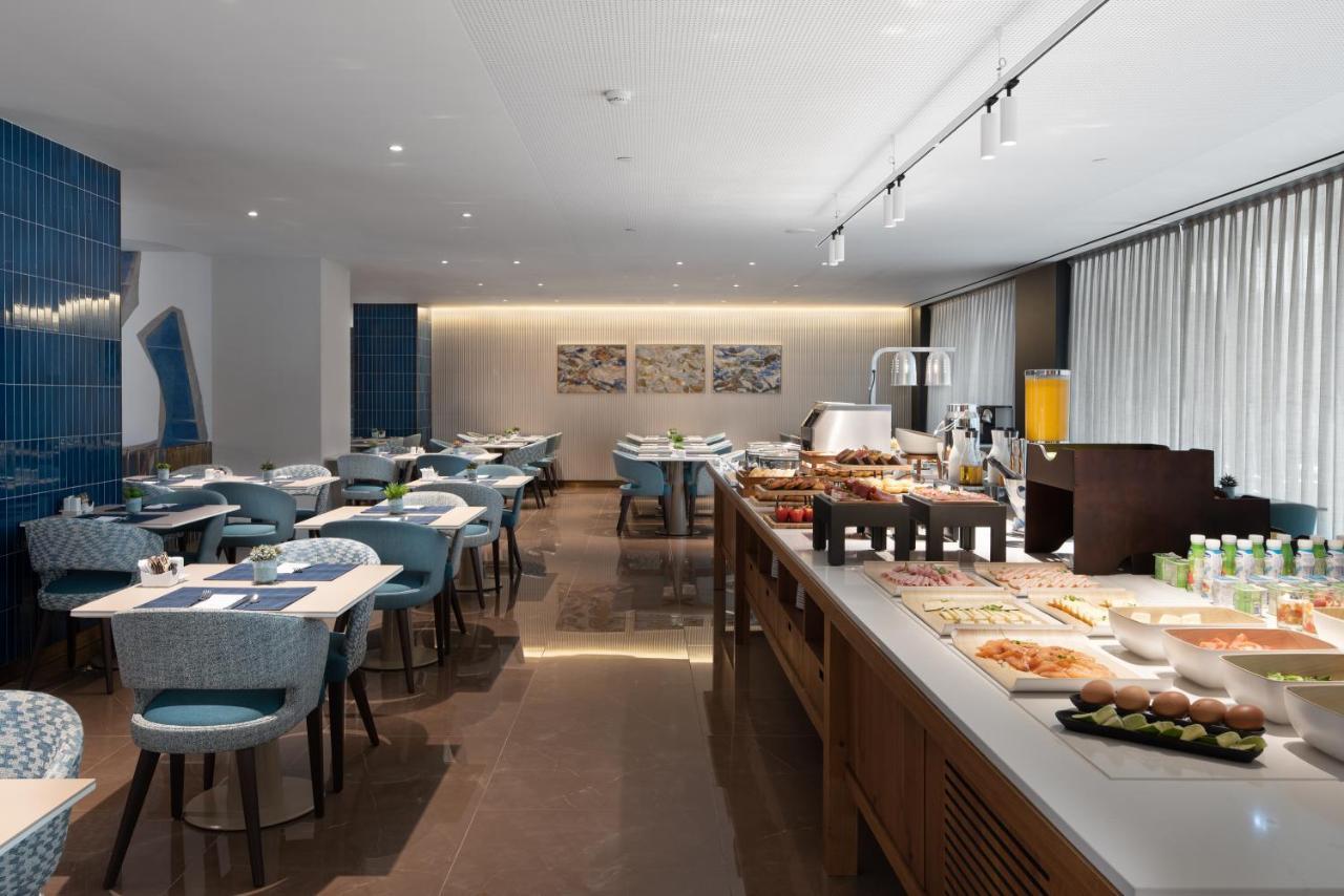 Eurostars Aliados Hotel Porto Ngoại thất bức ảnh The lounge at the airport