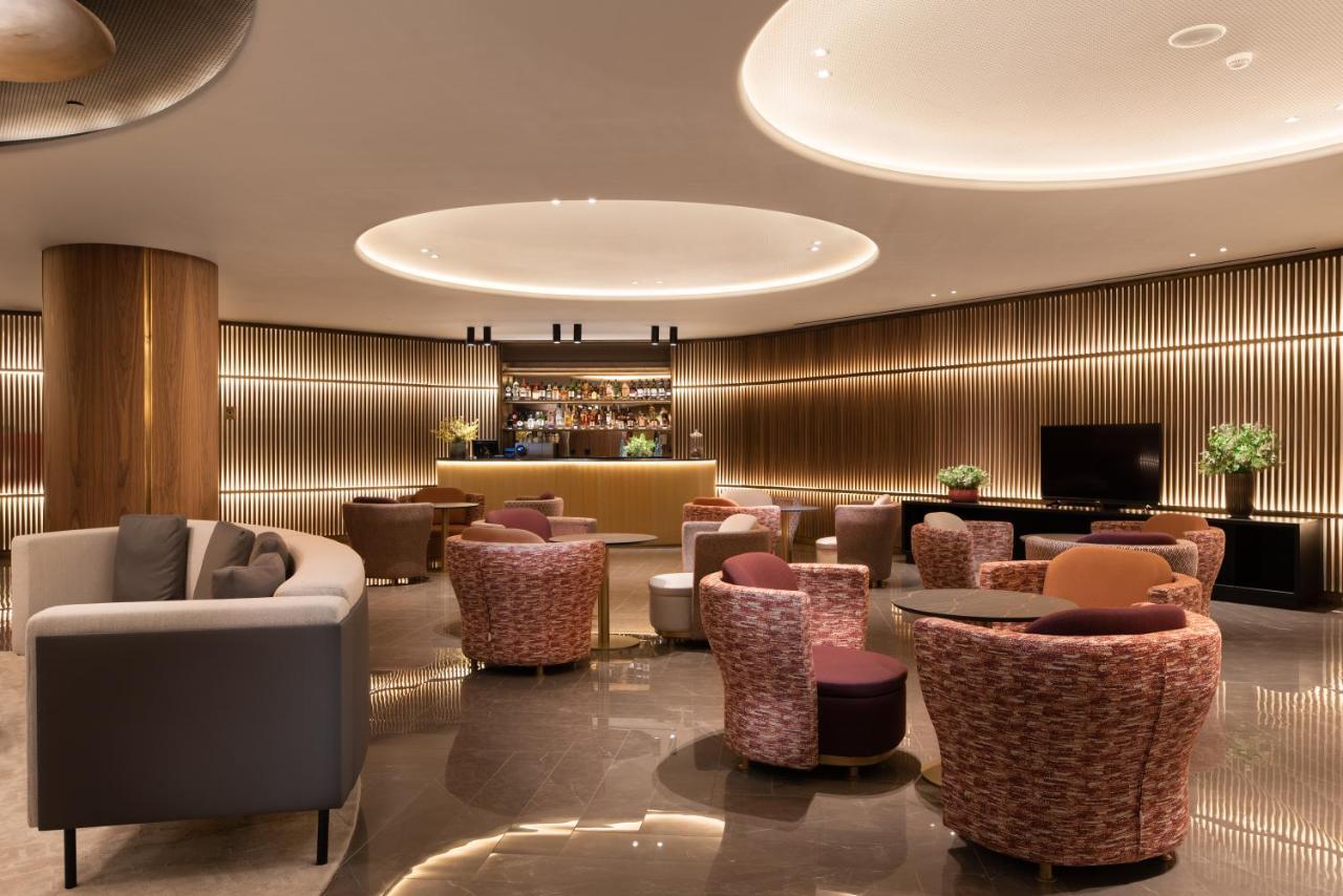 Eurostars Aliados Hotel Porto Ngoại thất bức ảnh The lounge at the airport