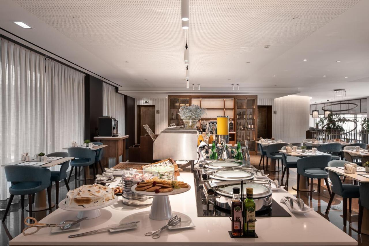 Eurostars Aliados Hotel Porto Ngoại thất bức ảnh The Club at London Heathrow Airport