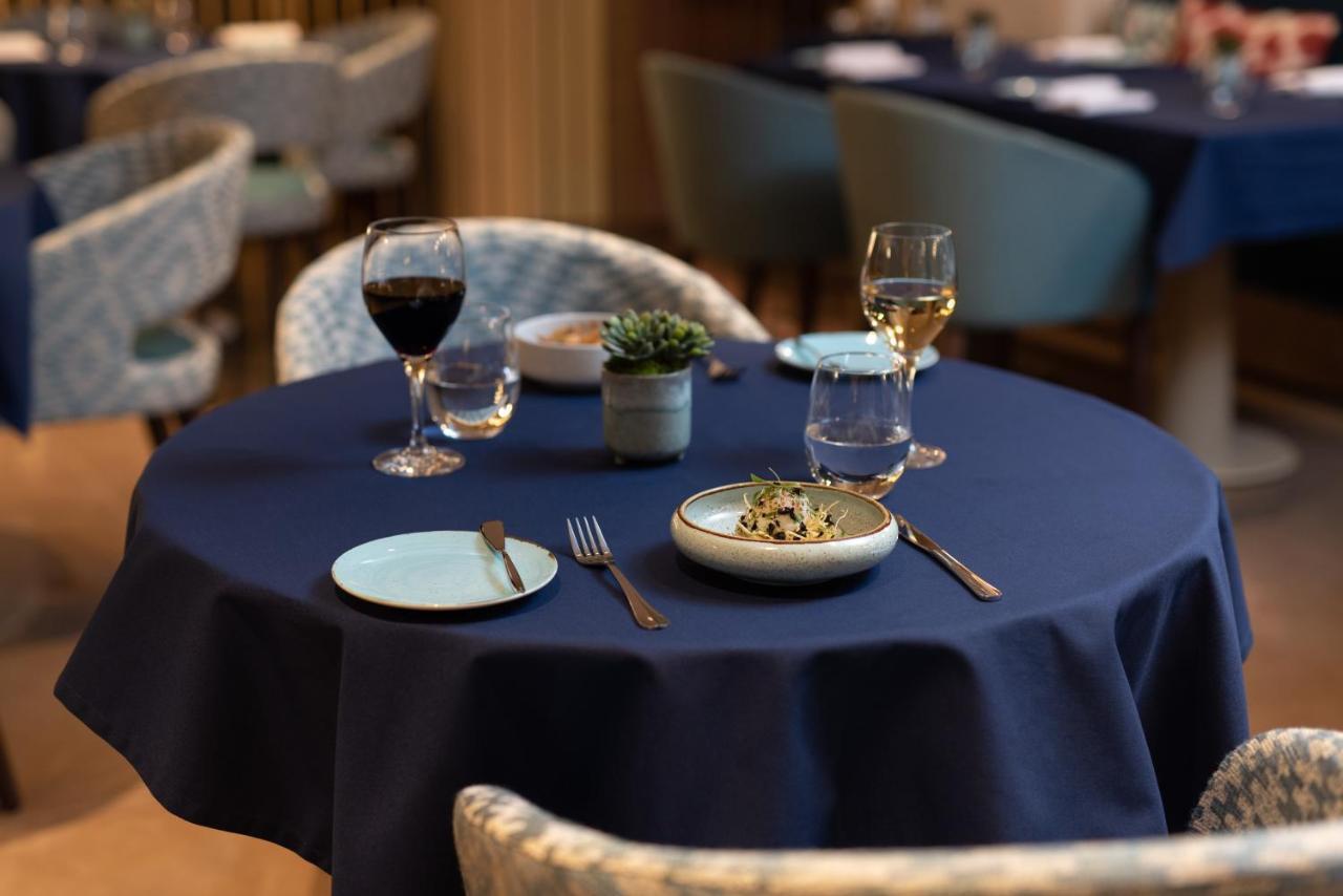 Eurostars Aliados Hotel Porto Ngoại thất bức ảnh A table set for dinner