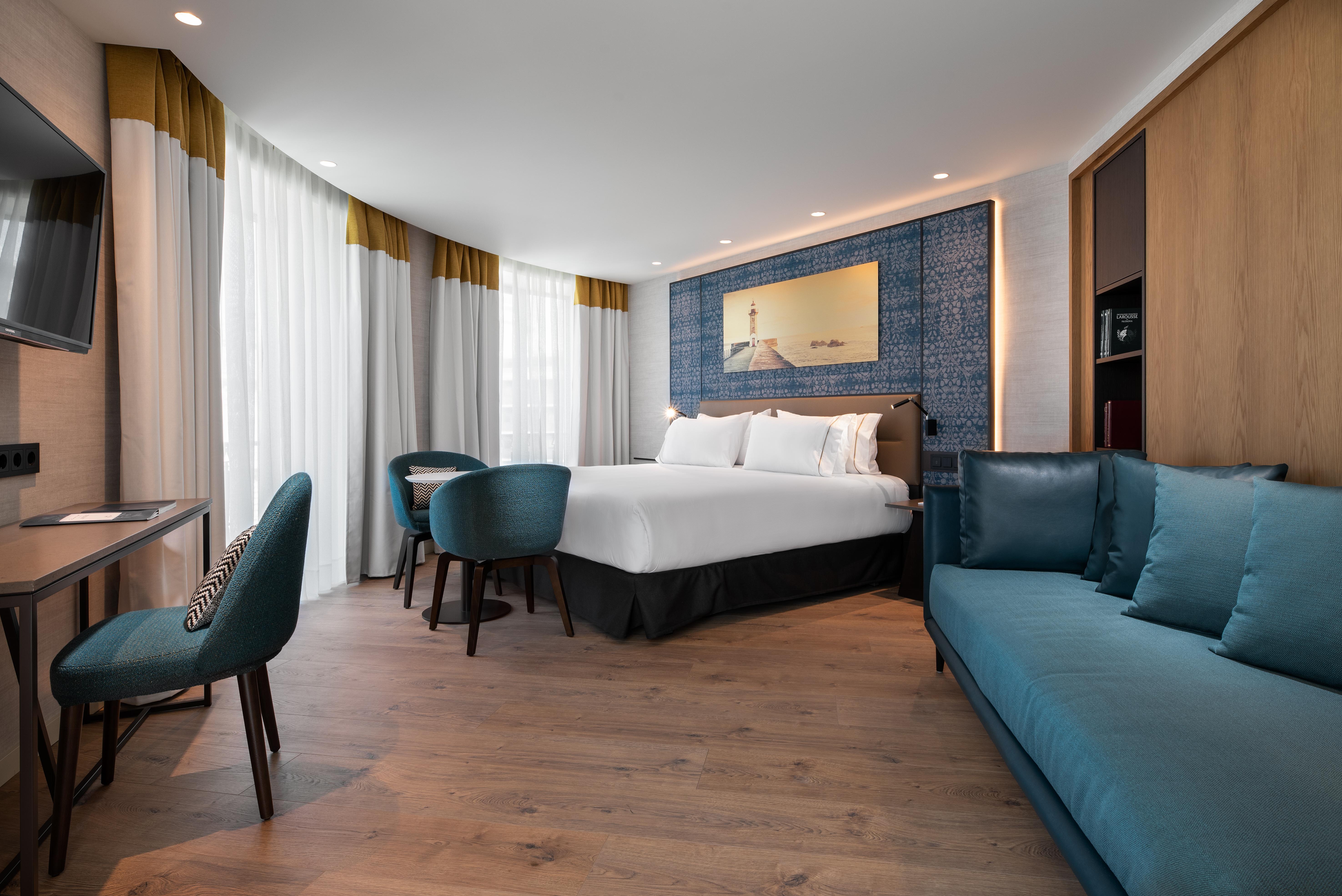 Eurostars Aliados Hotel Porto Ngoại thất bức ảnh A suite at the hotel