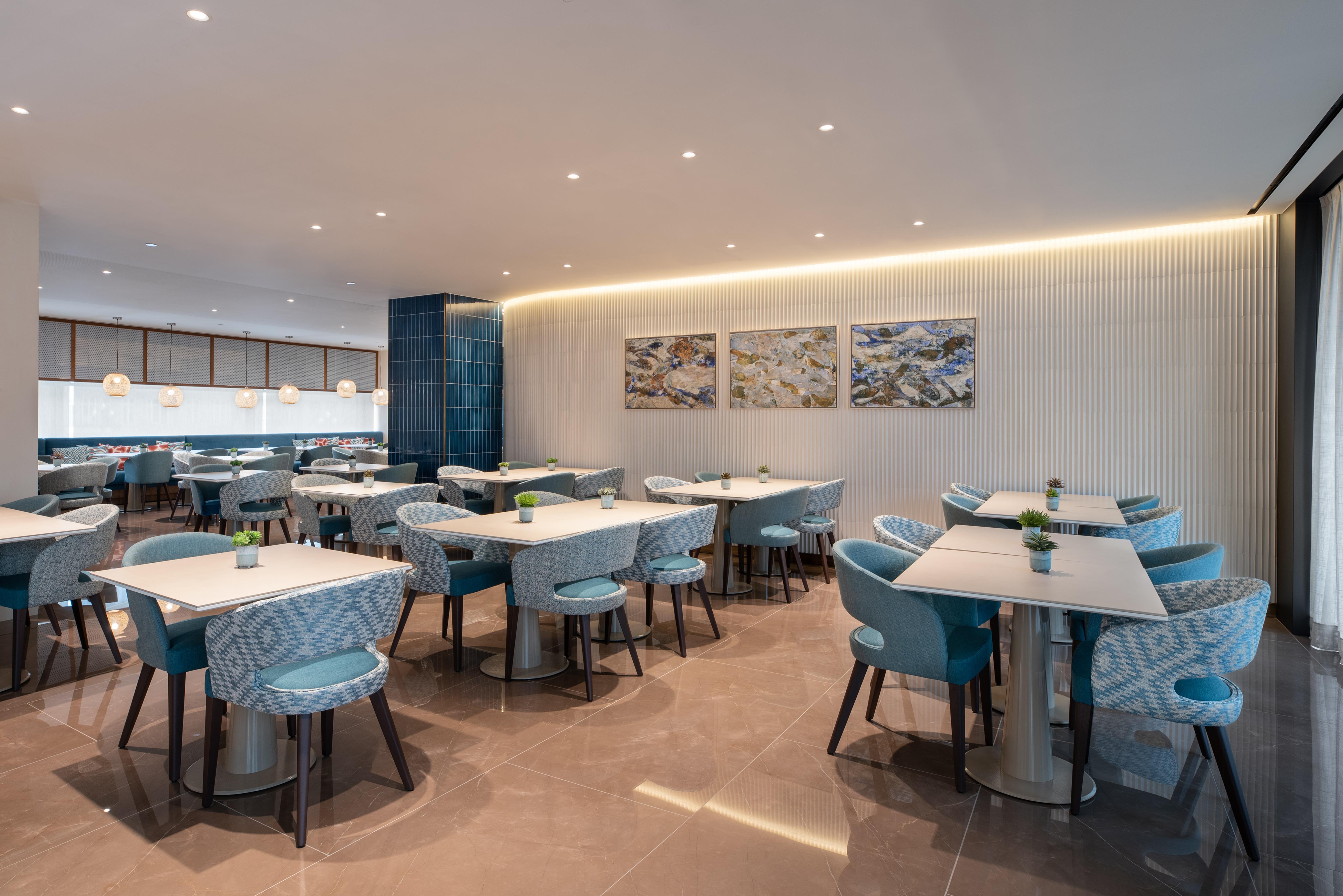 Eurostars Aliados Hotel Porto Ngoại thất bức ảnh The lounge at the airport