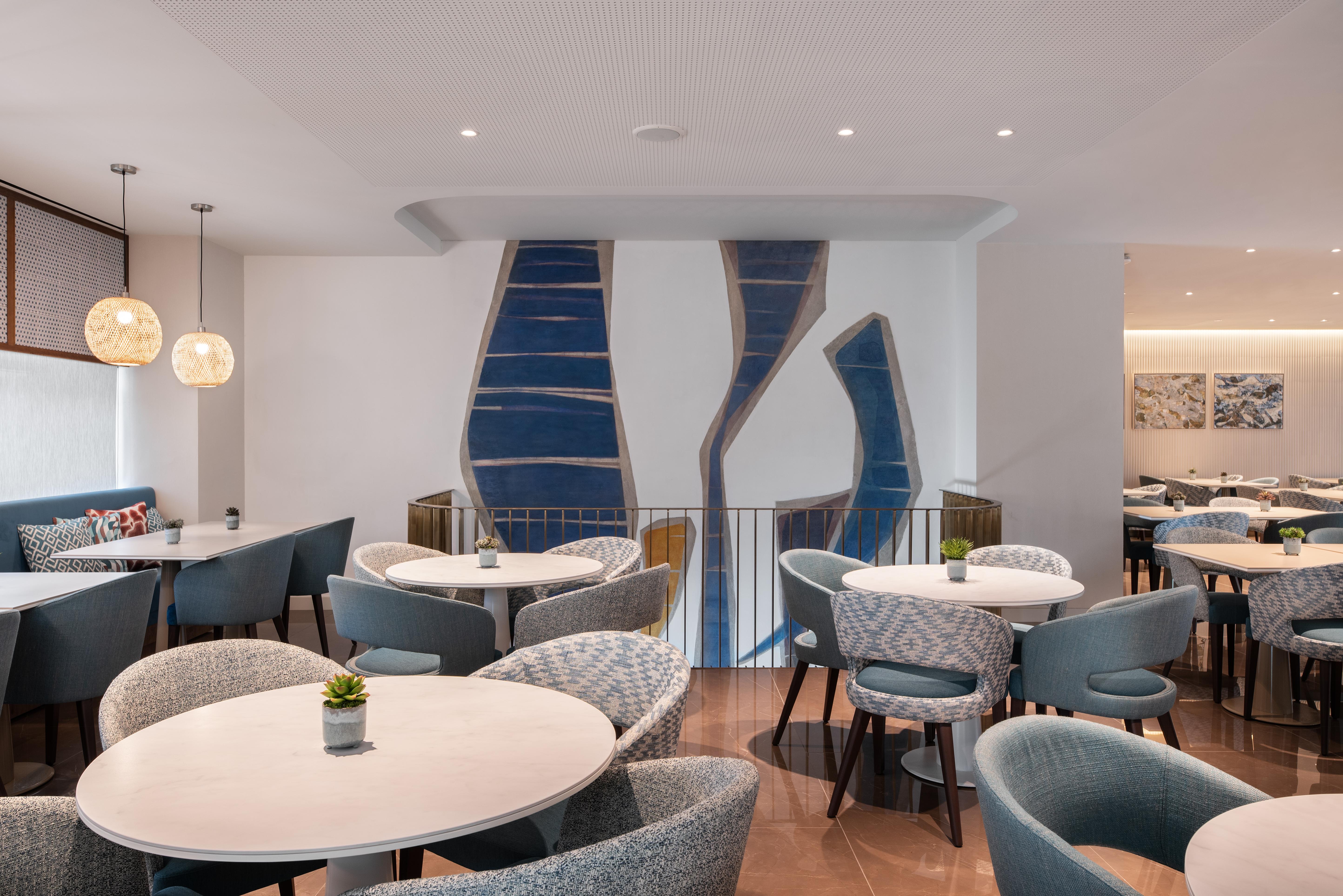 Eurostars Aliados Hotel Porto Ngoại thất bức ảnh The lounge at the airport