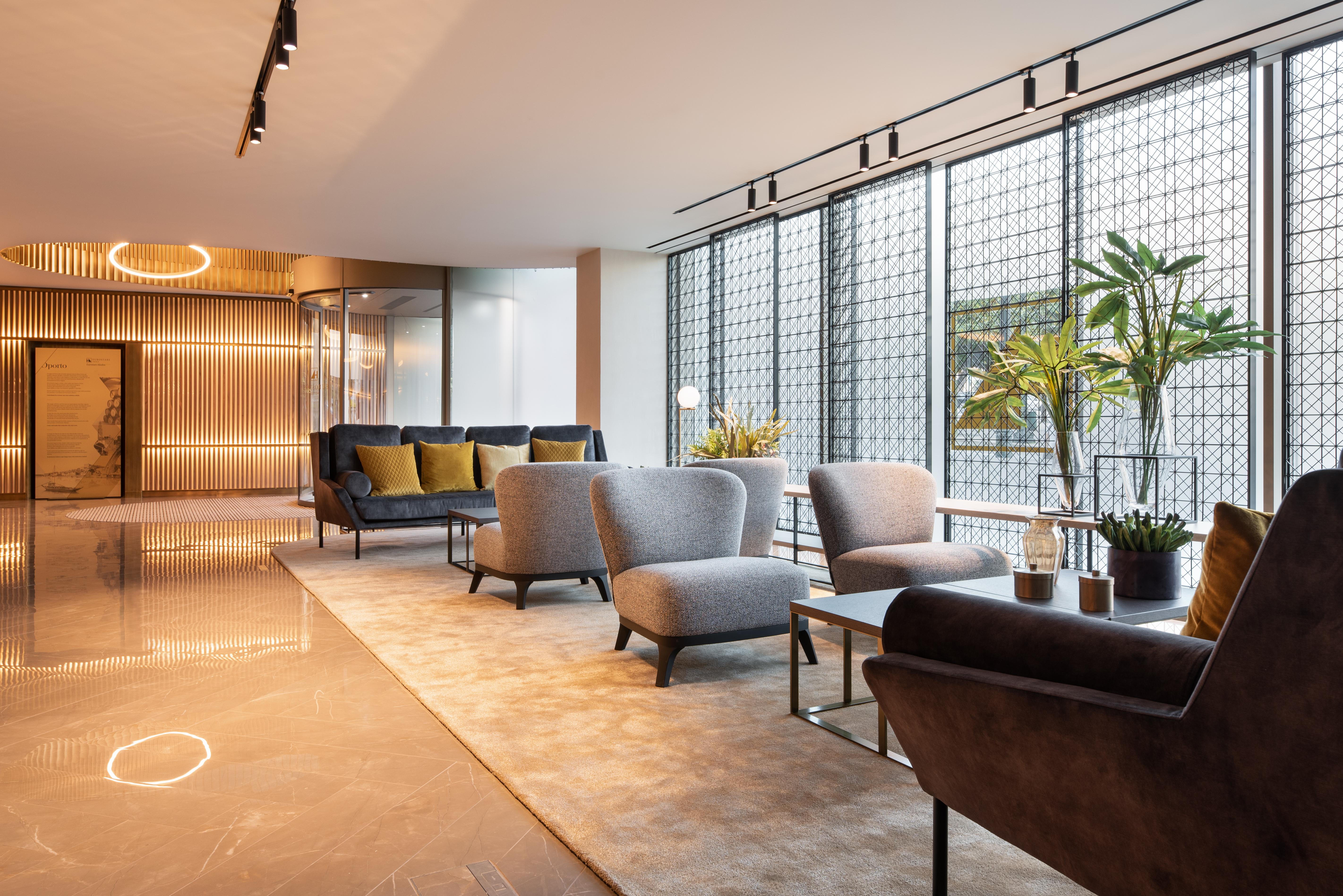 Eurostars Aliados Hotel Porto Ngoại thất bức ảnh The lounge at the airport