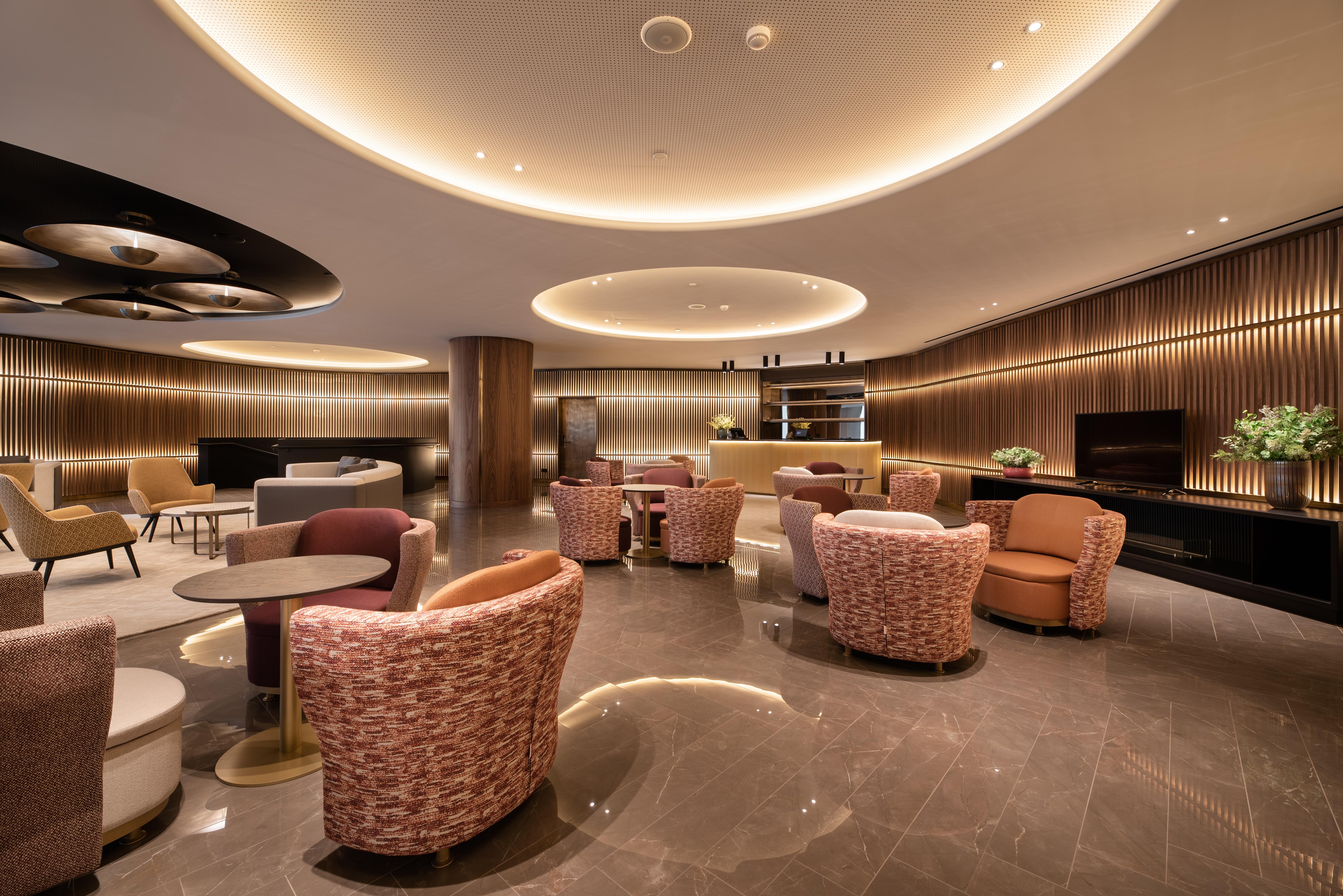 Eurostars Aliados Hotel Porto Ngoại thất bức ảnh The lounge at Hong Kong International Airport